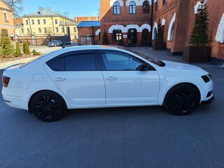 2017 Skoda Octavia III (A7) Рестайлинг, белый, 1500000 рублей, вид 2