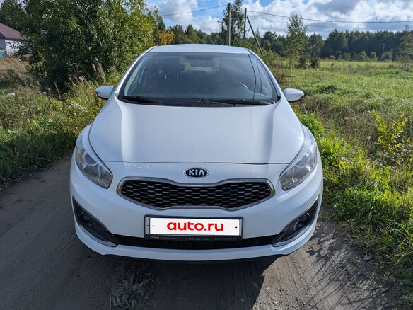 2018 Kia Ceed II Рестайлинг, белый, 1490000 рублей - вид 3