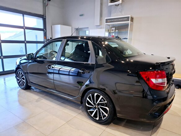 2026 Lada (ВАЗ) Granta Sport I Рестайлинг, чёрный, 1646000 рублей - вид 1