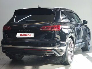 2021 Volkswagen Touareg III, чёрный, 5975000 рублей, вид 5