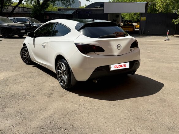 2013 Opel Astra GTC J Рестайлинг, белый, 880000 рублей - вид 15