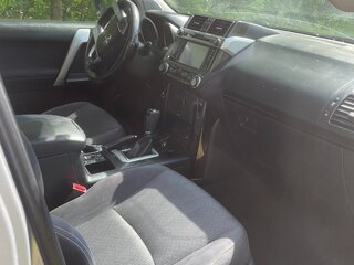 2014 Toyota Land Cruiser Prado 150 Series Рестайлинг 1, серебристый, 2950000 рублей, вид 5