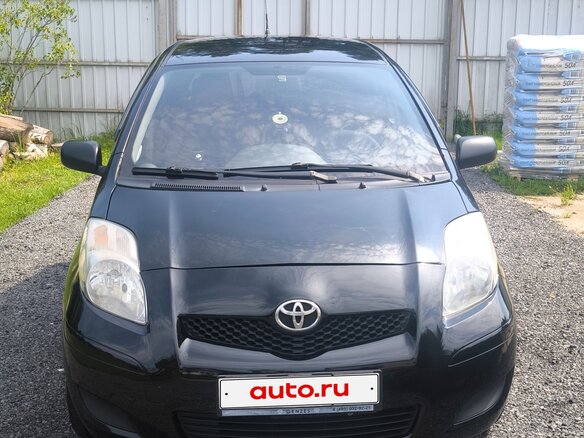 2009 Toyota Yaris II, чёрный, 600000 рублей
