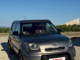 2011 Kia Soul I Рестайлинг, серебристый, 700000 рублей, вид 4