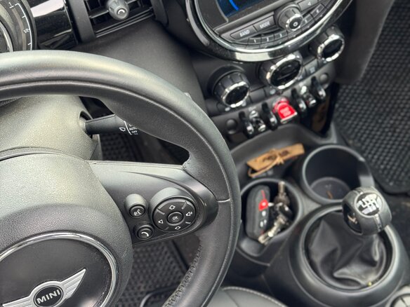 2020 Mini Hatch Cooper III (F55/F56) Рестайлинг, серый, 1425000 рублей - вид 15