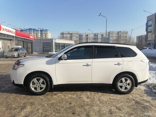 2012 Mitsubishi Outlander III, белый, 1500000 рублей, вид 4