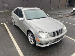 2005 Mercedes-Benz C-Класс 230 II (W203) Рестайлинг, серебристый, 750000 рублей, вид 3