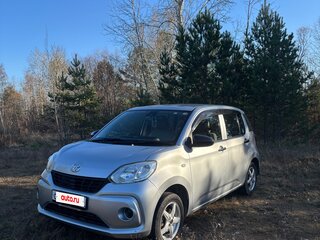 2017 Toyota Passo III, серебристый, 735000 рублей, вид 1