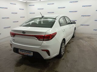 2019 Kia Rio IV, белый, 1105000 рублей, вид 3