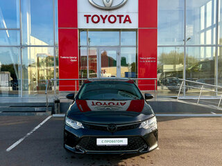 2018 Toyota Camry VII (XV50) Рестайлинг 2, чёрный, 2470000 рублей, вид 2