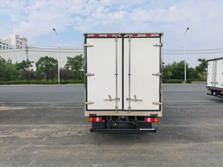 2026 Isuzu Elf (N-series), белый, 6000000 рублей, вид 4