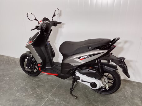 2025 Aprilia SR 125, серый, 243000 рублей, вид 3