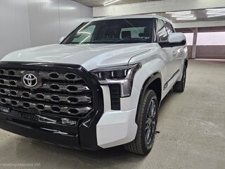 2022 Toyota Tundra CrewMax III, белый, 6750000 рублей, вид 3