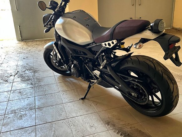 2020 Yamaha XSR900, серебристый, 1200000 рублей - вид 4