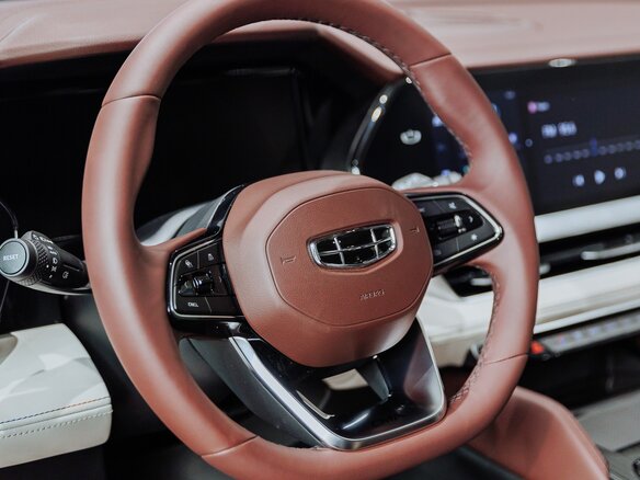 2026 Geely Monjaro, чёрный - вид 19