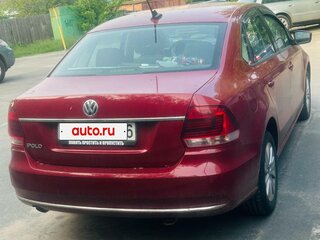 2017 Volkswagen Polo V Рестайлинг, красный, 950000 рублей, вид 3
