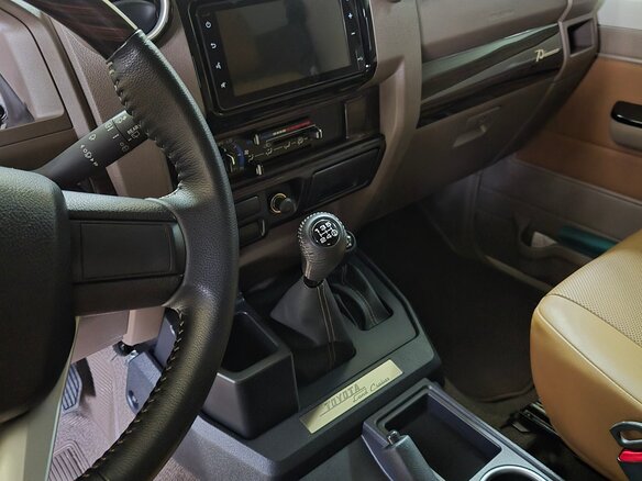 2022 Toyota Land Cruiser 71 70 Series Рестайлинг 1, белый, 7350000 рублей - вид 21