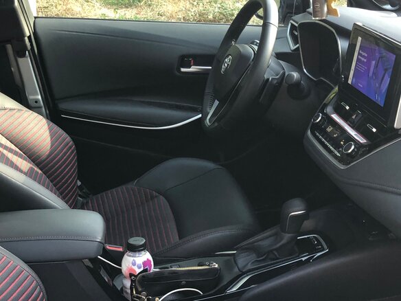 2025 Toyota Corolla Sporty XII (E210) Рестайлинг, серебристый, 3300000 рублей - вид 5