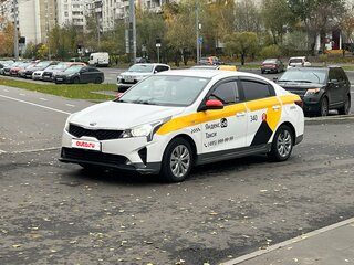 2021 Kia Rio IV Рестайлинг, белый, 1200000 рублей, вид 1