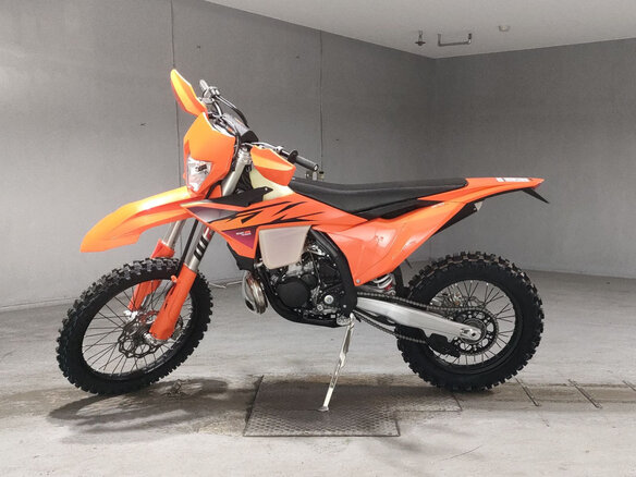 2026 KTM 300 EXC, оранжевый, 1160000 рублей - вид 1