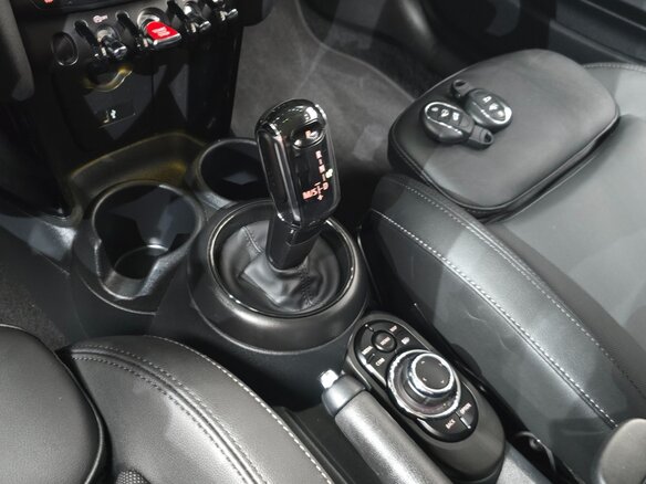 2022 Mini Hatch Cooper III (F55/F56) Рестайлинг 2, серый, 1927000 рублей - вид 12