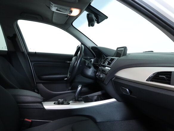 2016 BMW 1 серии 118i II (F20/F21) Рестайлинг, белый, 1590000 рублей - вид 10