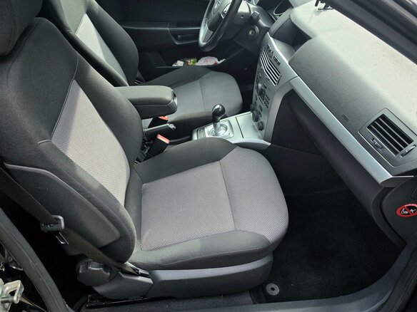 2011 Opel Astra H Рестайлинг, чёрный - вид 4