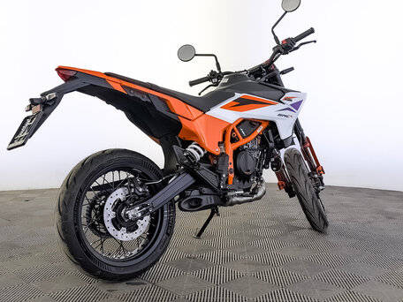 2026 KTM 390 SMC R, оранжевый, 699000 рублей, вид 2