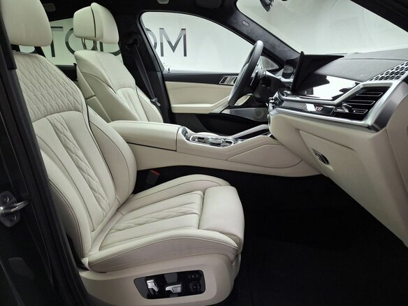 2026 BMW X6 30d III (G06) Рестайлинг, серый - вид 4