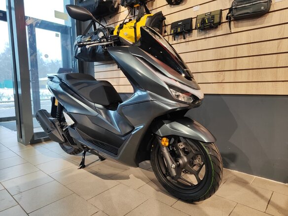 2025 Honda PCX 160, серый, 499900 рублей - вид 1