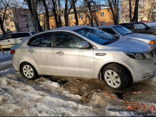 2013 Kia Rio 5-speed III, серый, 750000 рублей, вид 2
