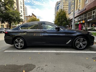 2020 BMW 5 серии 520i VII (G30/G31/G38) Рестайлинг, серый, 4190000 рублей, вид 5