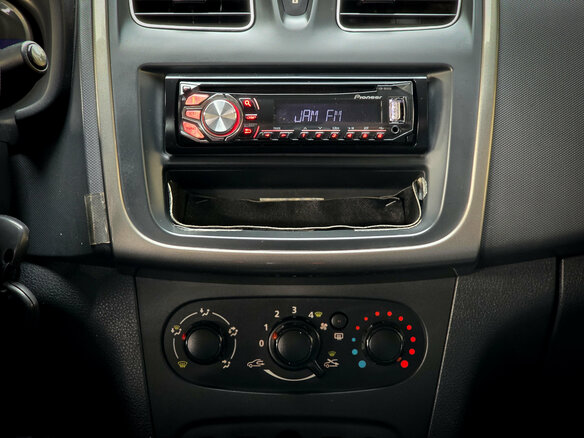 2016 Renault Logan II, красный, 549900 рублей - вид 8