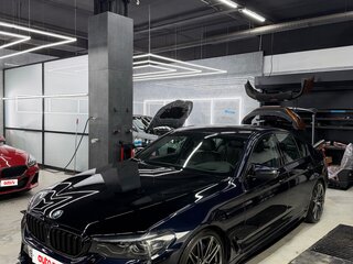2017 BMW 5 серии M550i xDrive VII (G30/G31/G38), чёрный, 3700000 рублей, вид 3