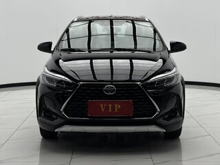 2022 Toyota Yaris L X XP150 Рестайлинг, чёрный, 1500000 рублей, вид 2