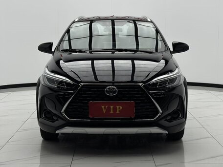 2022 Toyota Yaris L X XP150 Рестайлинг, чёрный, 1500000 рублей, вид 2