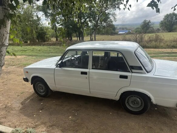 2004 Lada (ВАЗ) 21053-20, белый, 160000 рублей - вид 4