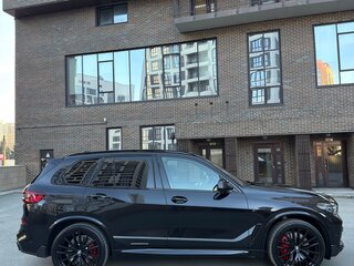 2021 BMW X5 M50i IV (G05/G18), чёрный, 12300000 рублей, вид 4