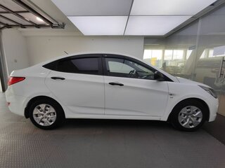 2015 Hyundai Solaris I Рестайлинг, белый, 960000 рублей, вид 4