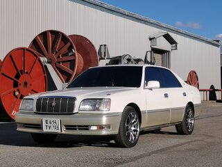 1996 Toyota Crown Majesta II (S150), белый, 740000 рублей, вид 1