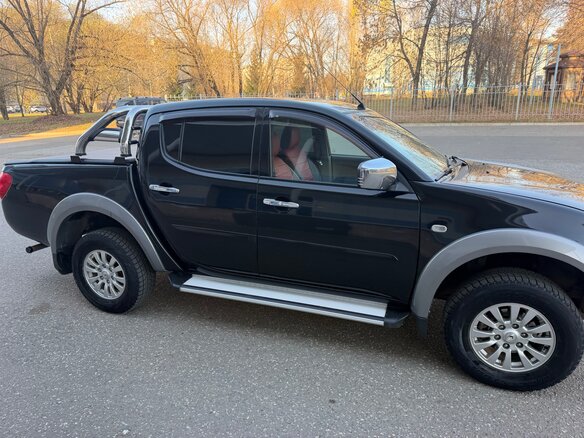 2012 Mitsubishi L200 IV, чёрный, 1420000 рублей - вид 1