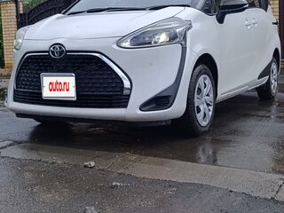 2020 Toyota Sienta II Рестайлинг, белый, 1450000 рублей, вид 1