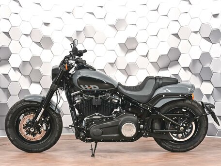 2022 Harley-Davidson Fat Bob, серый, 1899000 рублей, вид 4
