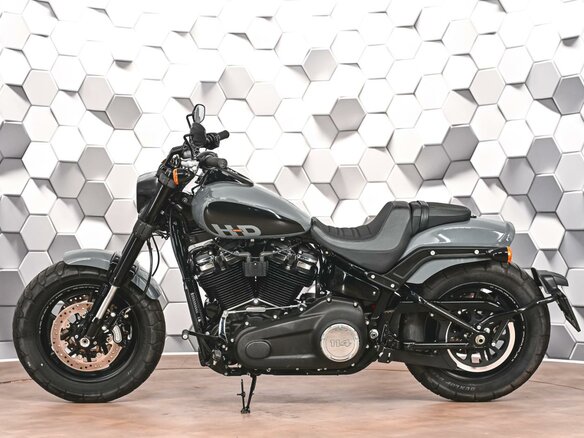 2022 Harley-Davidson Fat Bob, серый, 1899000 рублей - вид 3