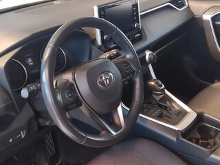2021 Toyota RAV4 V (XA50), белый, 3600000 рублей, вид 4