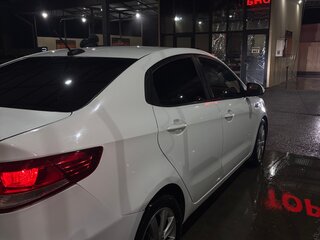 2017 Kia Rio III Рестайлинг, белый, 700000 рублей, вид 2