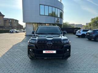 2019 Toyota Land Cruiser 200 Series Рестайлинг 2, чёрный, 9100000 рублей, вид 3