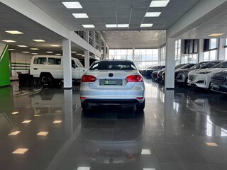 2013 Volkswagen Jetta VI, серебристый, 890000 рублей, вид 4