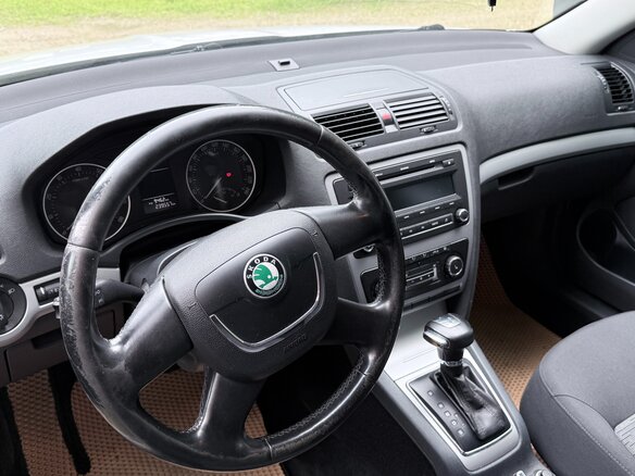 2013 Skoda Octavia II (A5) Рестайлинг, белый - вид 7