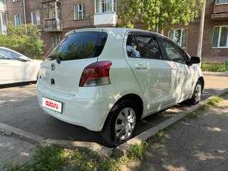 2010 Toyota Vitz II (XP90), белый, 650000 рублей, вид 4